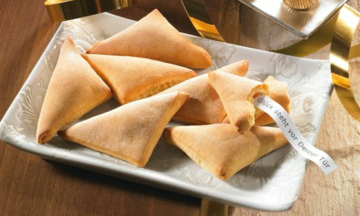 Für eine Geburtstagsparty werden 20 Glückskekse gebacken, unterschiedlich gefüllt und in einen Korb gelegt: (Realschulabschluss Pflichtteilaufgaben Zufall und Wahrscheinlichkeit Aufgabengraphik P8/2011/© by www.fit-in-mathe-online.de)